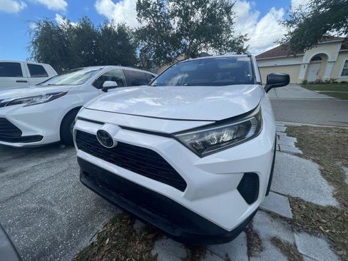 Used 2019 Toyota RAV4 LE FWD image 12