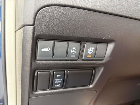 Used 2024 Nissan Armada SL w/ Captain's Chairs Package RWD image 30