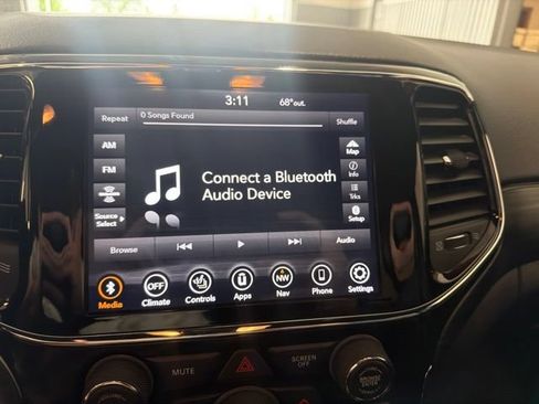 Used 2022 Jeep Grand Cherokee Laredo X AWD/4WD image 24