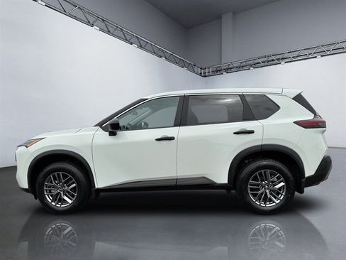 Used 2023 Nissan Rogue S AWD/4WD image 2