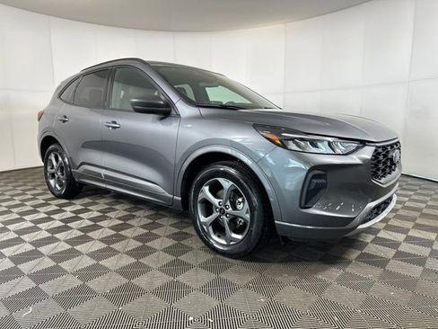 Used 2023 Ford Escape ST-Line image 2