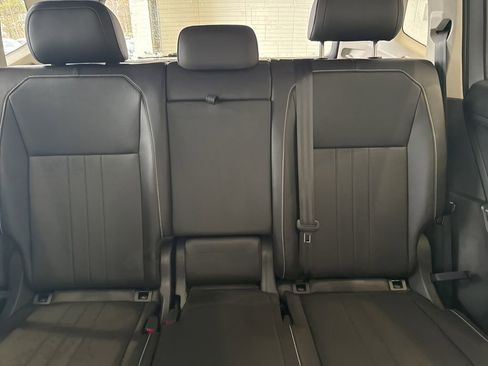 Used 2024 Volkswagen Tiguan SE image 16