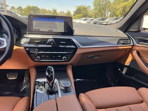Used 2022 BMW 530i w/ M Sport Package RWD image 16
