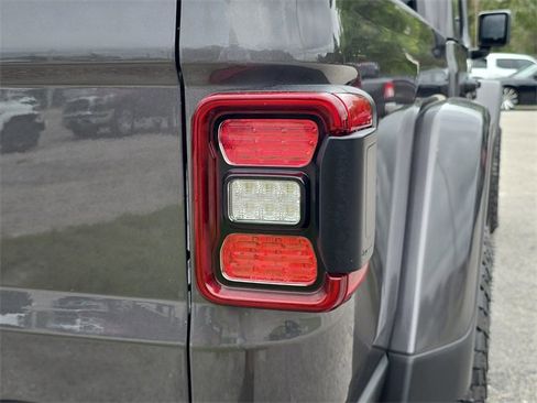 Certified 2021 Jeep Gladiator Mojave image 8