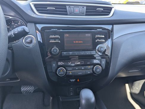 Used 2014 Nissan Rogue SV AWD/4WD image 15