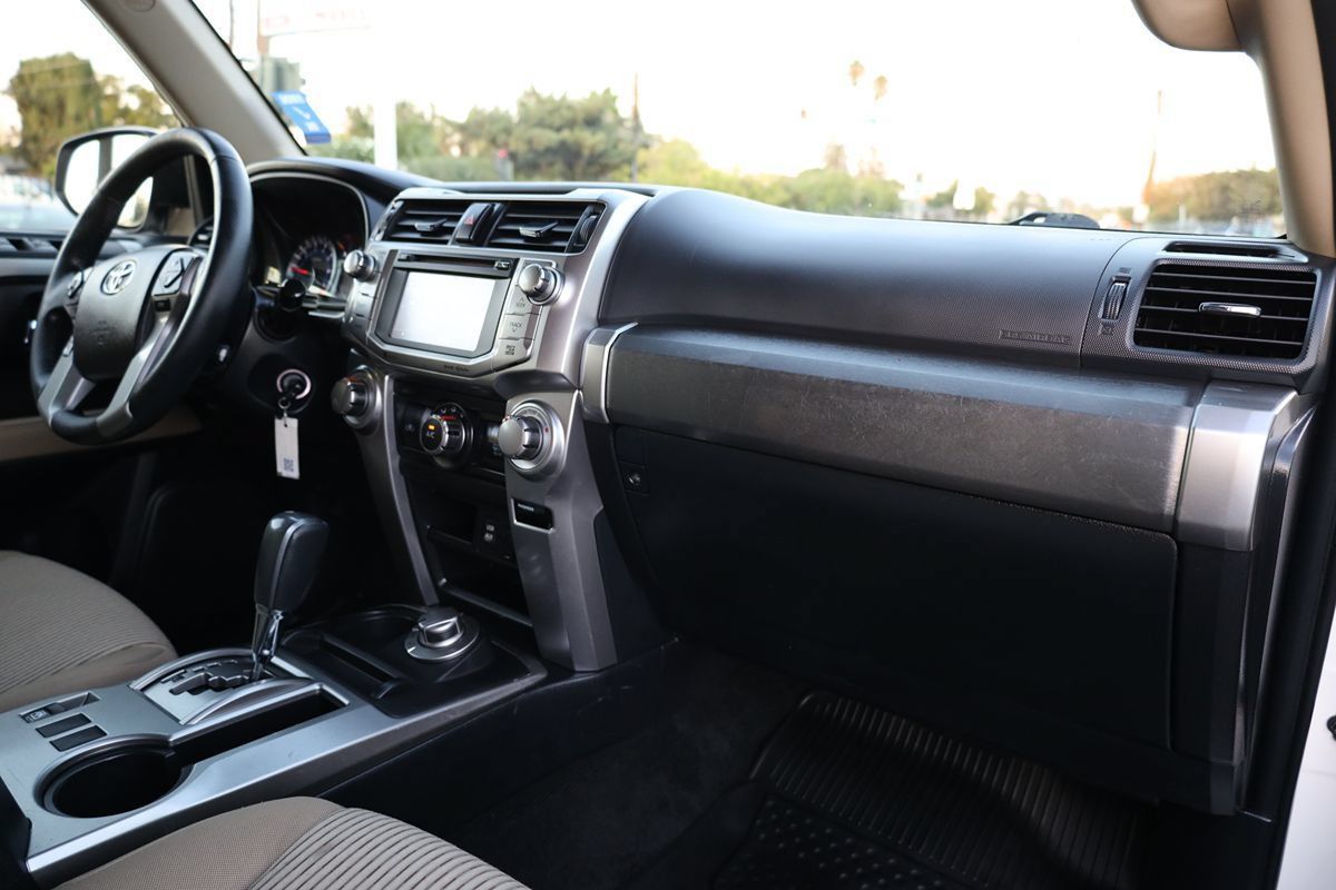 Used 2018 Toyota 4Runner SR5 AWD/4WD image 19