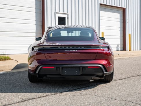 Used 2022 Porsche Taycan 4S image 6