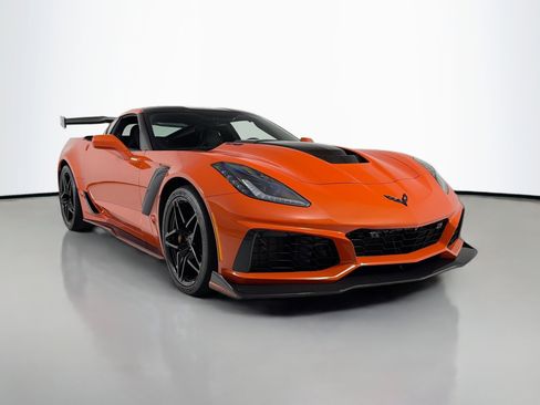Used 2019 Chevrolet Corvette ZR1 RWD image 3