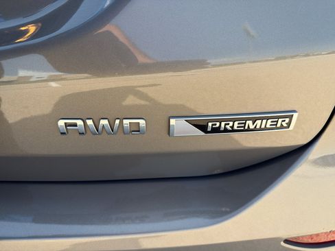 Used 2018 Chevrolet Equinox Premier AWD/4WD image 10
