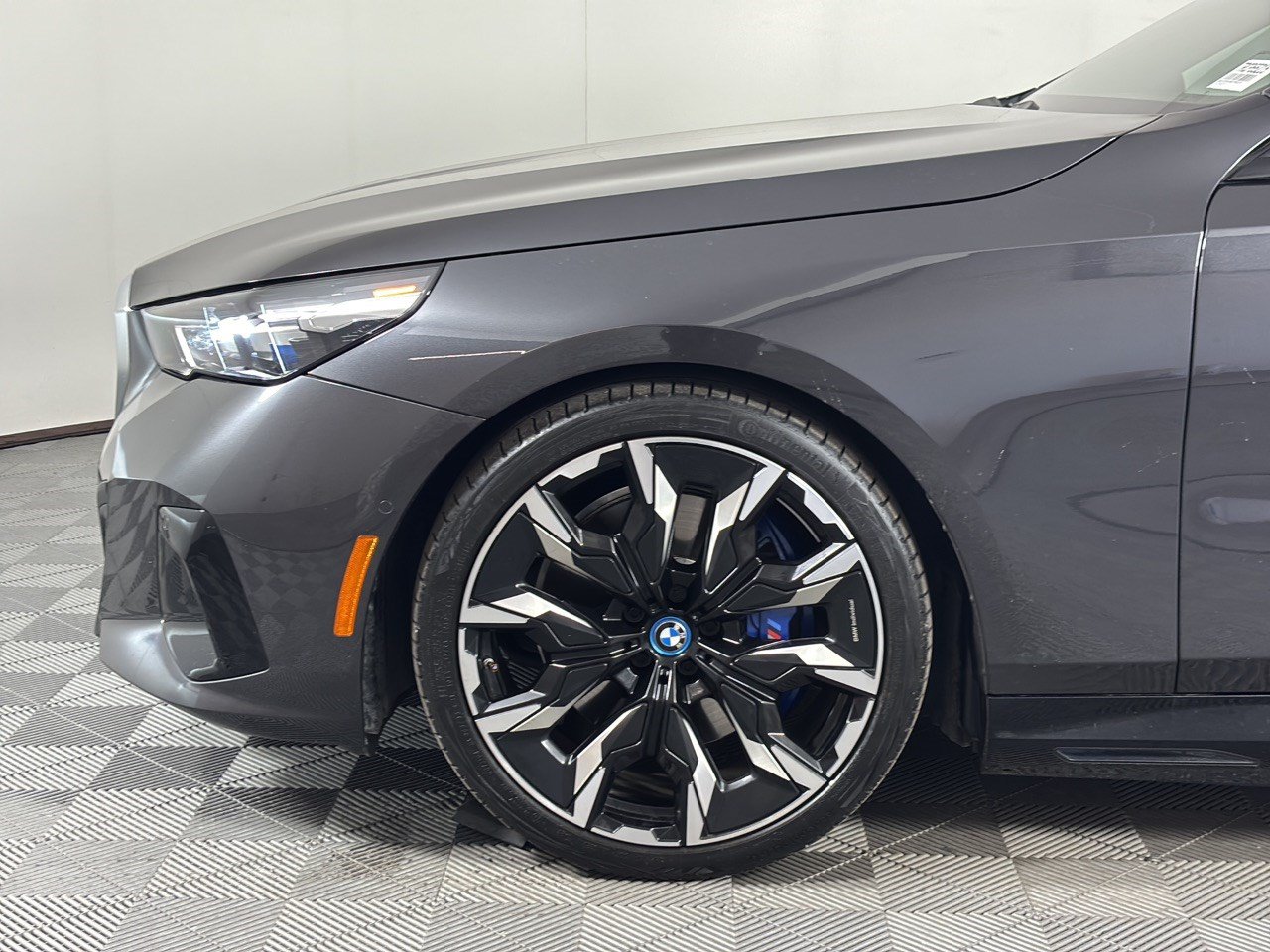 Used 2024 BMW i5 eDrive40i w/ M Sport Package RWD image 13