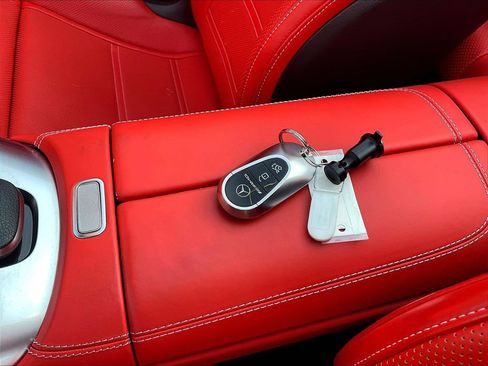 Used 2022 Mercedes-Benz SL 63 AMG 4MATIC w/ AMG Aerodynamic Package image 33