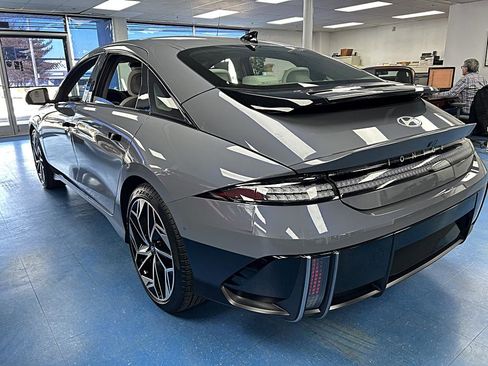 Used 2025 Hyundai Ioniq 6 Limited image 11