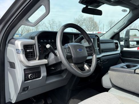 Used 2025 Ford F250 XLT AWD/4WD image 13