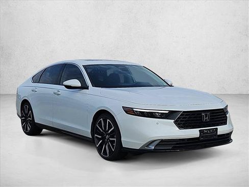 Used 2024 Honda Accord Touring image 3