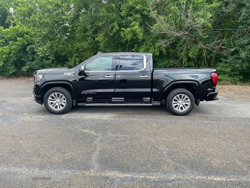 Used 2024 GMC Sierra 1500 Denali w/ Technology Package AWD/4WD image 2