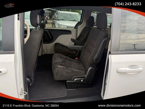 Used 2016 Dodge Grand Caravan SXT FWD image 14