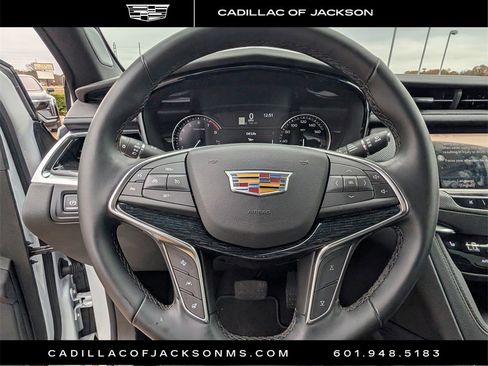 Used 2025 Cadillac XT5 Premium Luxury image 8