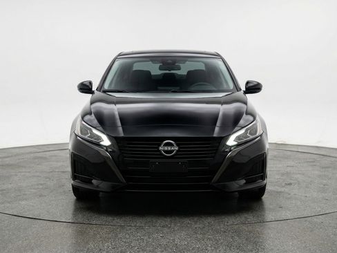 Used 2025 Nissan Altima 2.5 SV image 2