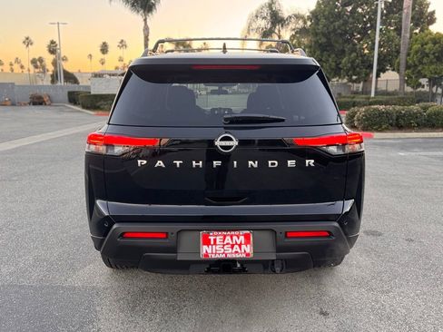 New 2025 Nissan Pathfinder SV image 6