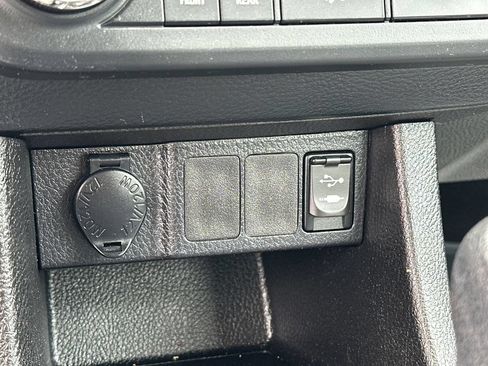 Used 2015 Toyota Corolla LE FWD image 22