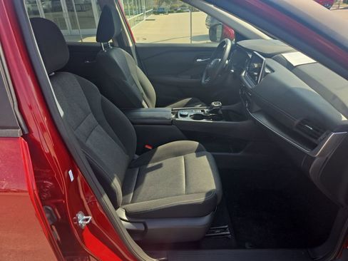 Used 2025 Nissan Rogue SV image 33