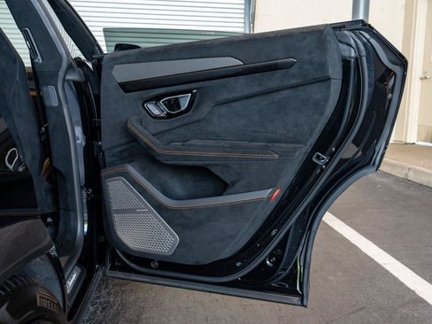 Used 2024 Lamborghini Urus Performante AWD/4WD image 26