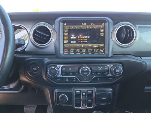 Used 2022 Jeep Wrangler Unlimited Sahara w/ LED Lighting Group AWD/4WD image 24