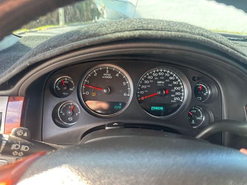 Used 2012 Chevrolet Avalanche LTZ image 18