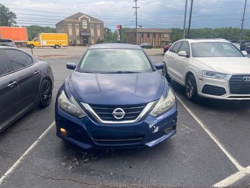 Used 2017 Nissan Altima 2.5 SR FWD image 2