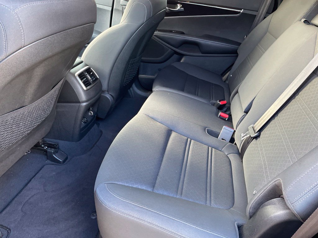 Used 2020 Kia Sorento S FWD image 18