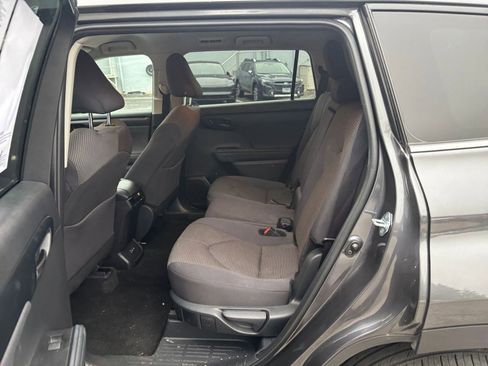 Used 2025 Toyota Highlander LE image 23