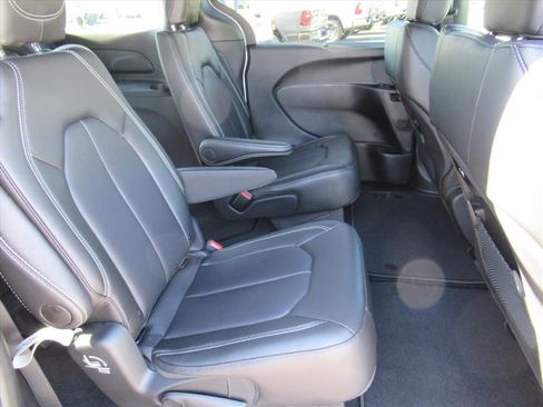 New 2026 Chrysler Pacifica Select image 27
