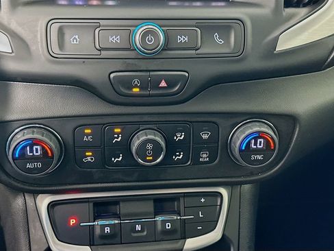 Used 2022 GMC Terrain SLE w/ Driver Convenience Package image 15