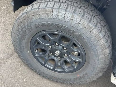 Used 2019 Toyota Tacoma SR5 AWD/4WD image 8