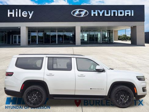 Used 2022 Jeep Wagoneer Series II AWD/4WD image 3