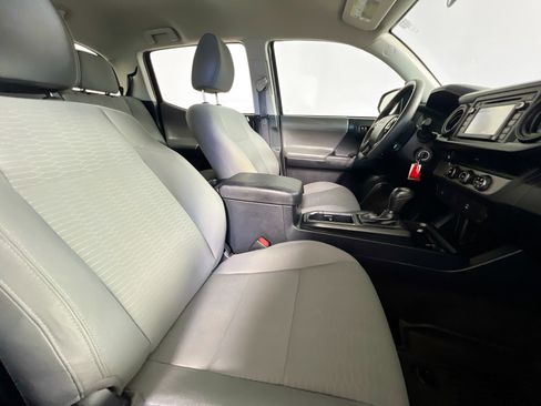 Used 2018 Toyota Tacoma SR w/ SR Convenience Package image 29