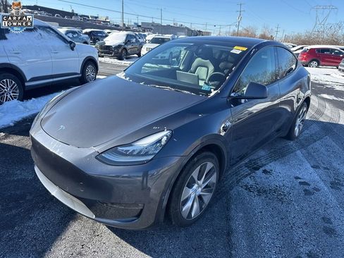 Used 2022 Tesla Model Y Long Range image 3