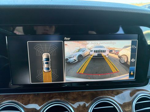 Used 2017 Mercedes-Benz E 300 4MATIC image 31