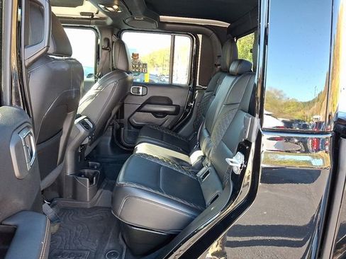 Used 2022 Jeep Gladiator Overland image 12