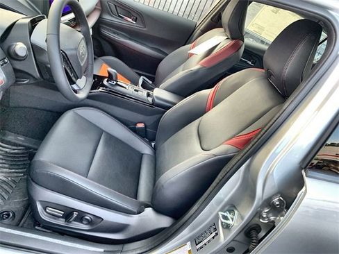 New 2025 Toyota Prius Plug-In Hybrid image 18