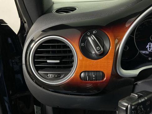 Used 2013 Volkswagen Beetle Turbo FWD image 27