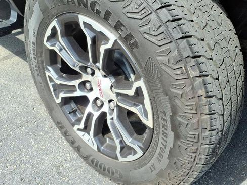 Used 2024 GMC Canyon AT4 w/ AT4 Premium Package AWD/4WD image 28