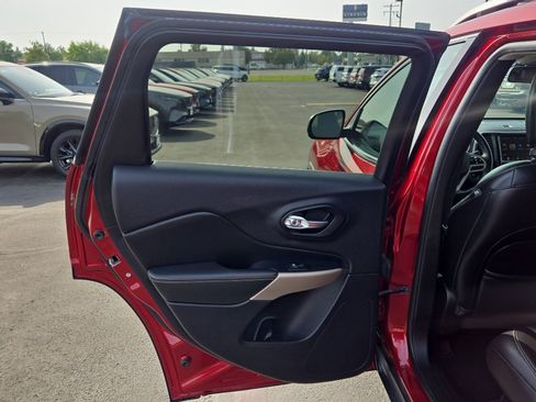 Used 2017 Jeep Cherokee Limited AWD/4WD image 13