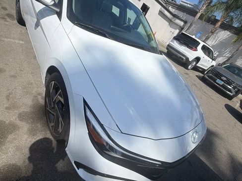 Used 2025 Hyundai Elantra Limited FWD image 9