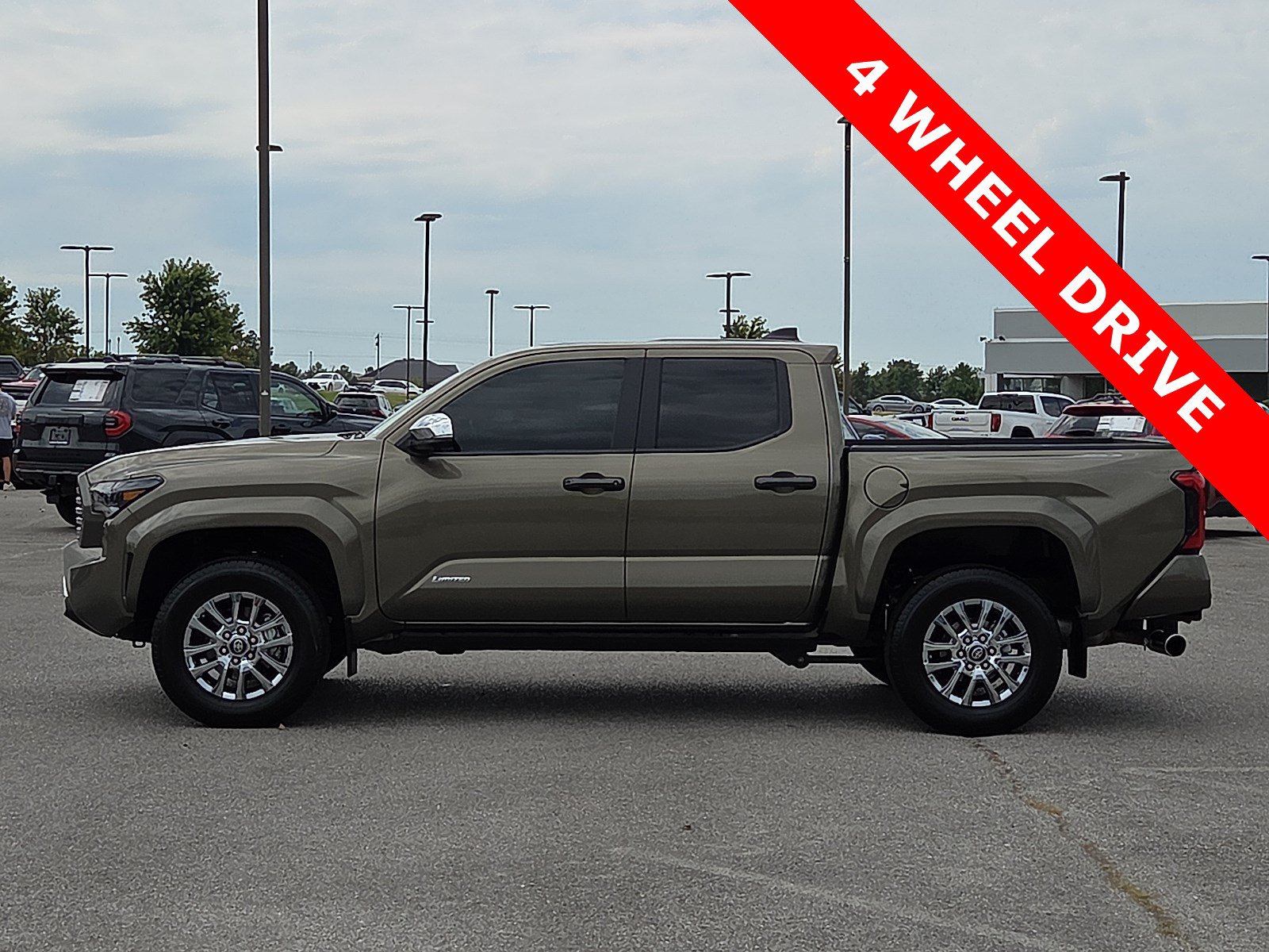 Used 2025 Toyota Tacoma Limited AWD/4WD image 3