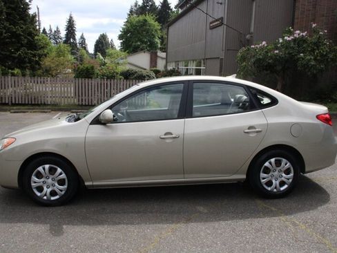 Used 2010 Hyundai Elantra GLS FWD image 12