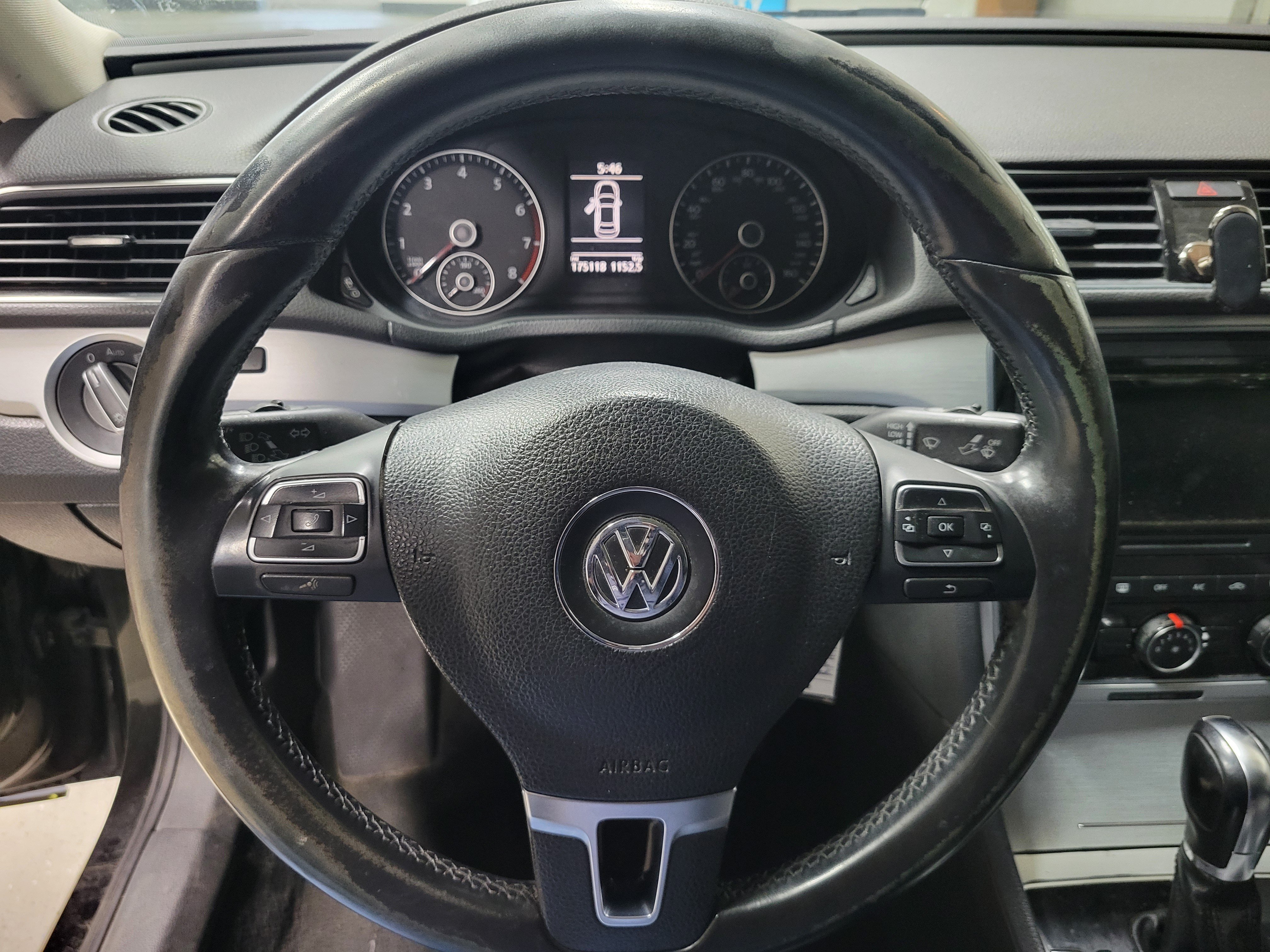 Used 2013 Volkswagen Passat 2.5 SE FWD image 26