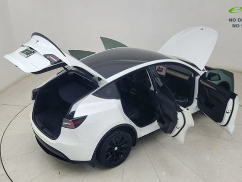 Used 2022 Tesla Model Y Long Range AWD/4WD image 83