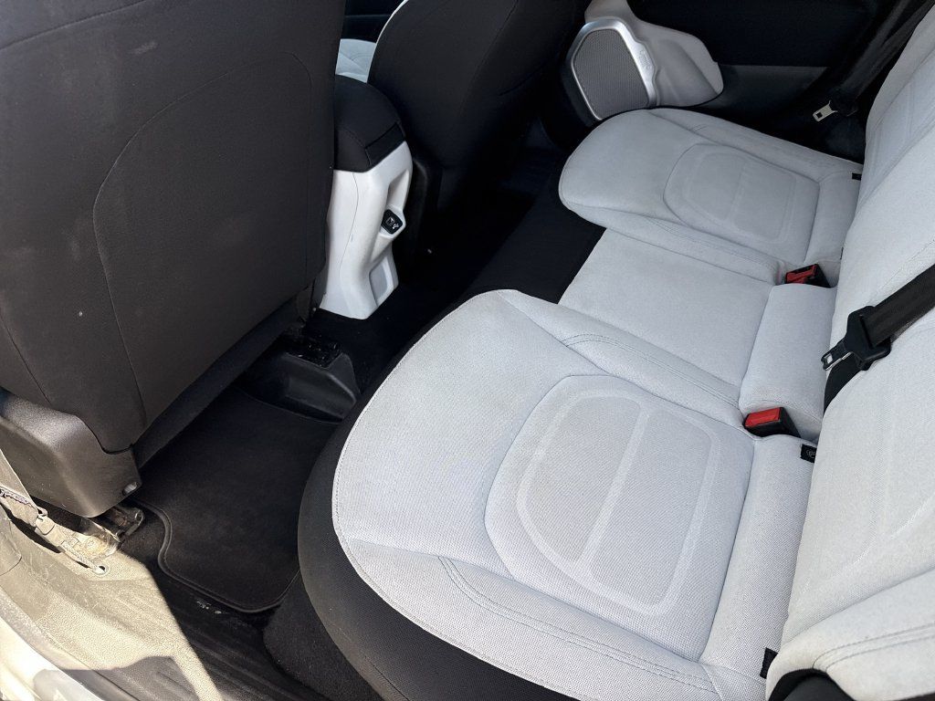 Used 2018 Jeep Renegade Latitude FWD image 28