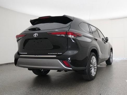 New 2026 Toyota Highlander Platinum image 24